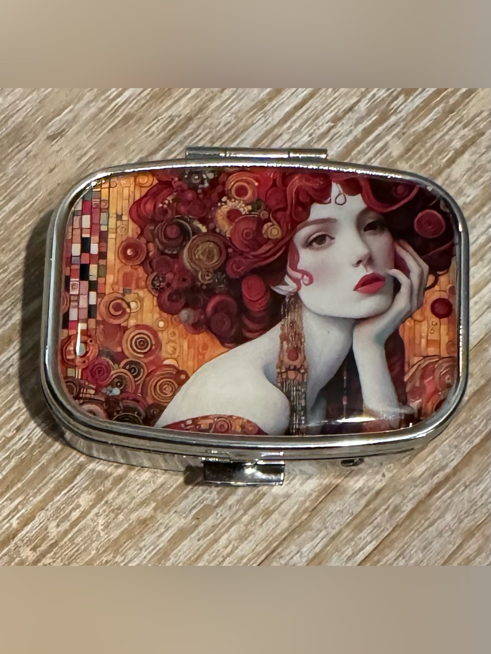 Artsy 2 compartment Pill Box